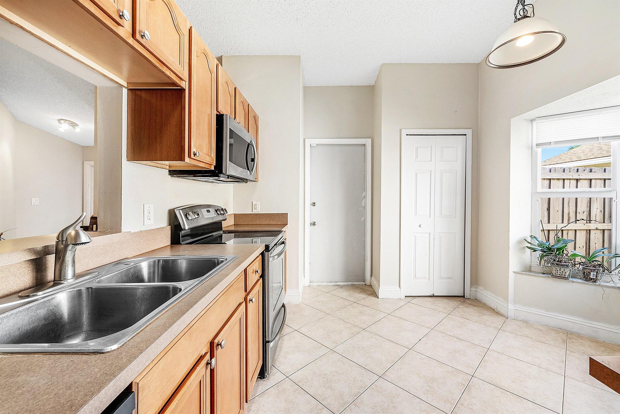 BOYNTON LAKES 6 - Residential