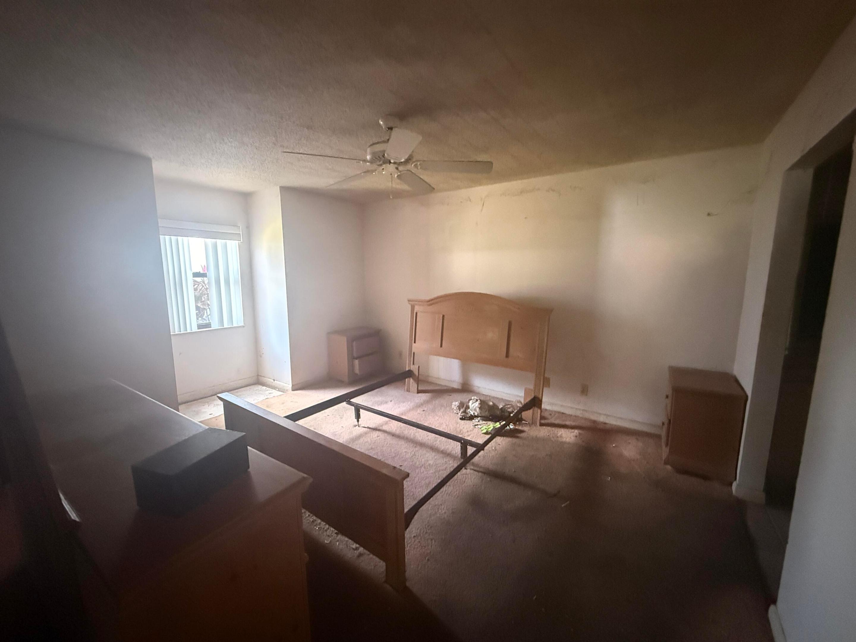 PARK SQUARE CONDO (AKA COUNTRY MEADOWS CONDO) - Residential