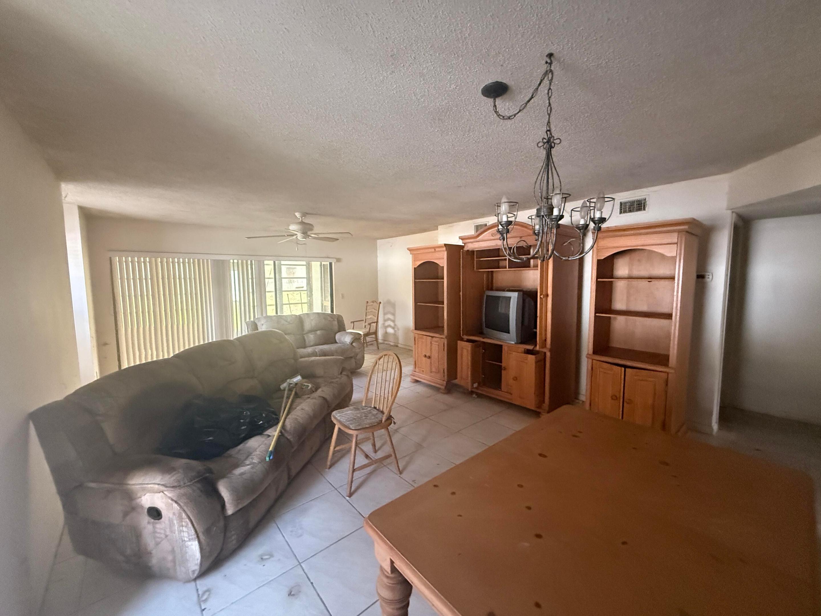 PARK SQUARE CONDO (AKA COUNTRY MEADOWS CONDO) - Residential