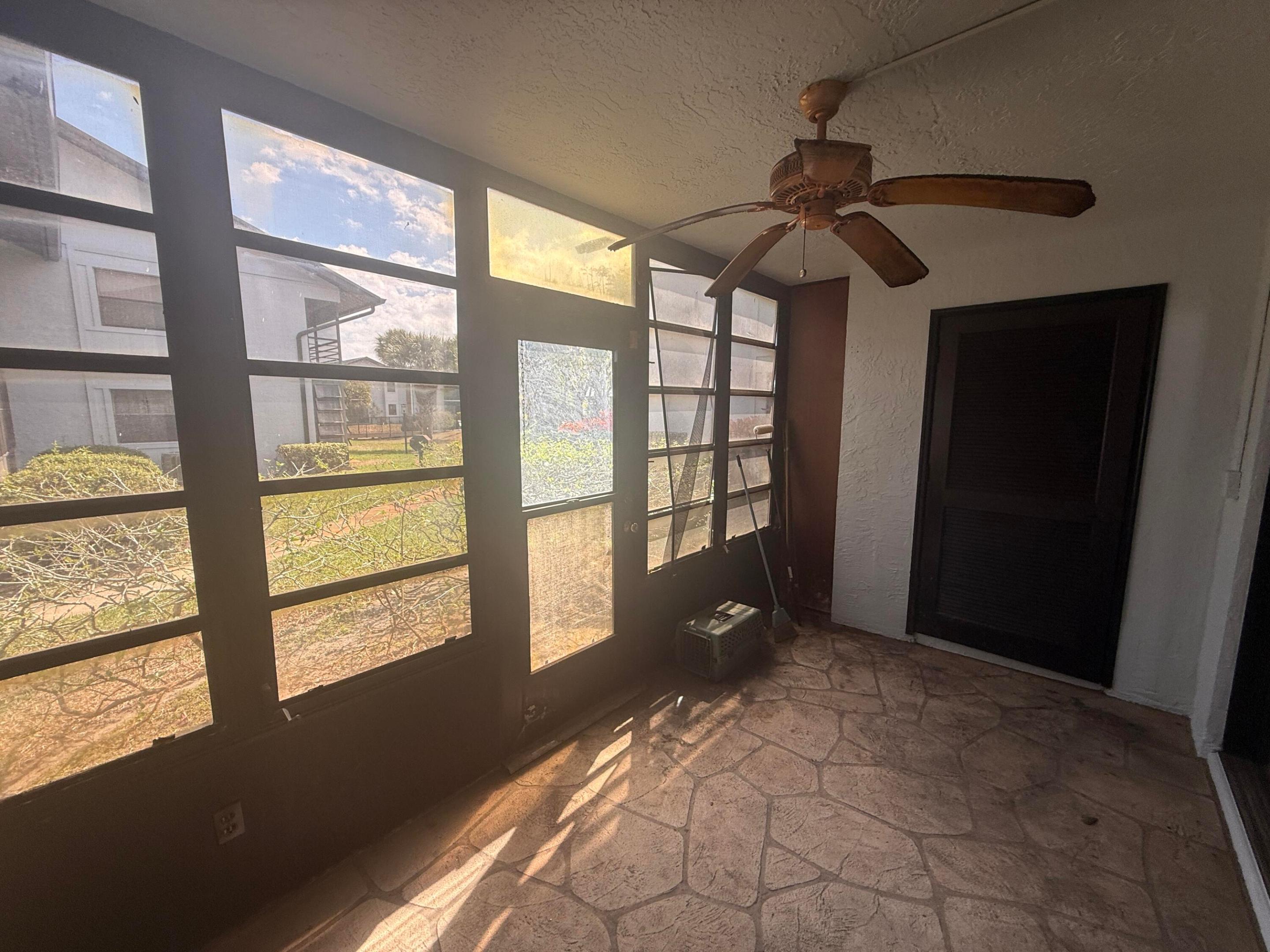 PARK SQUARE CONDO (AKA COUNTRY MEADOWS CONDO) - Residential