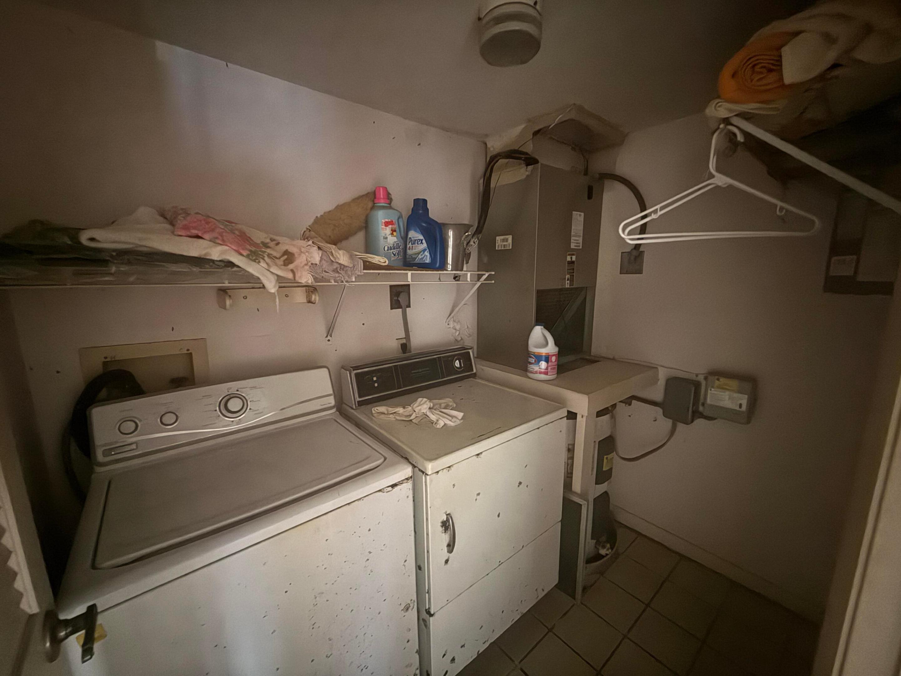 PARK SQUARE CONDO (AKA COUNTRY MEADOWS CONDO) - Residential