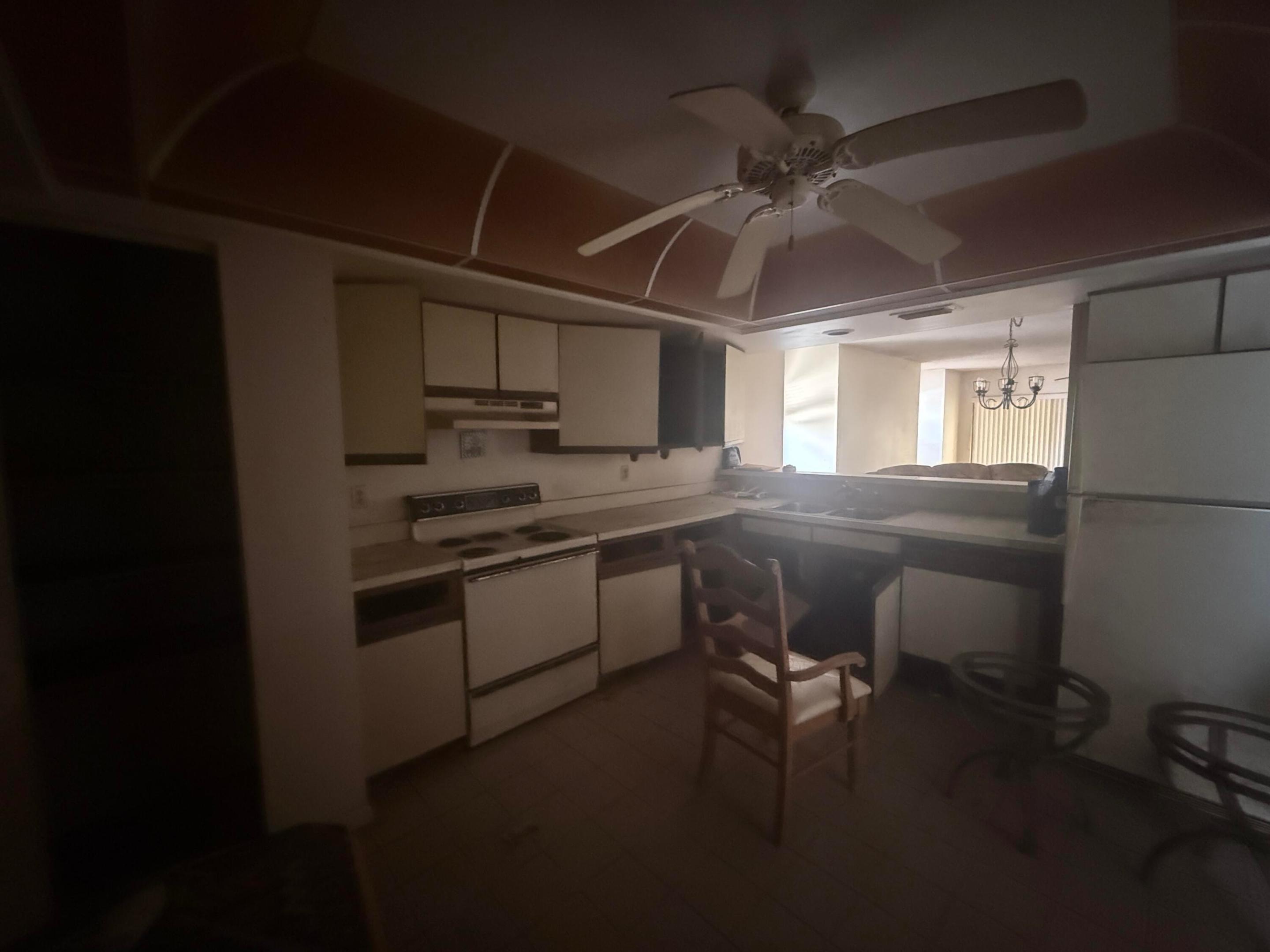 PARK SQUARE CONDO (AKA COUNTRY MEADOWS CONDO) - Residential