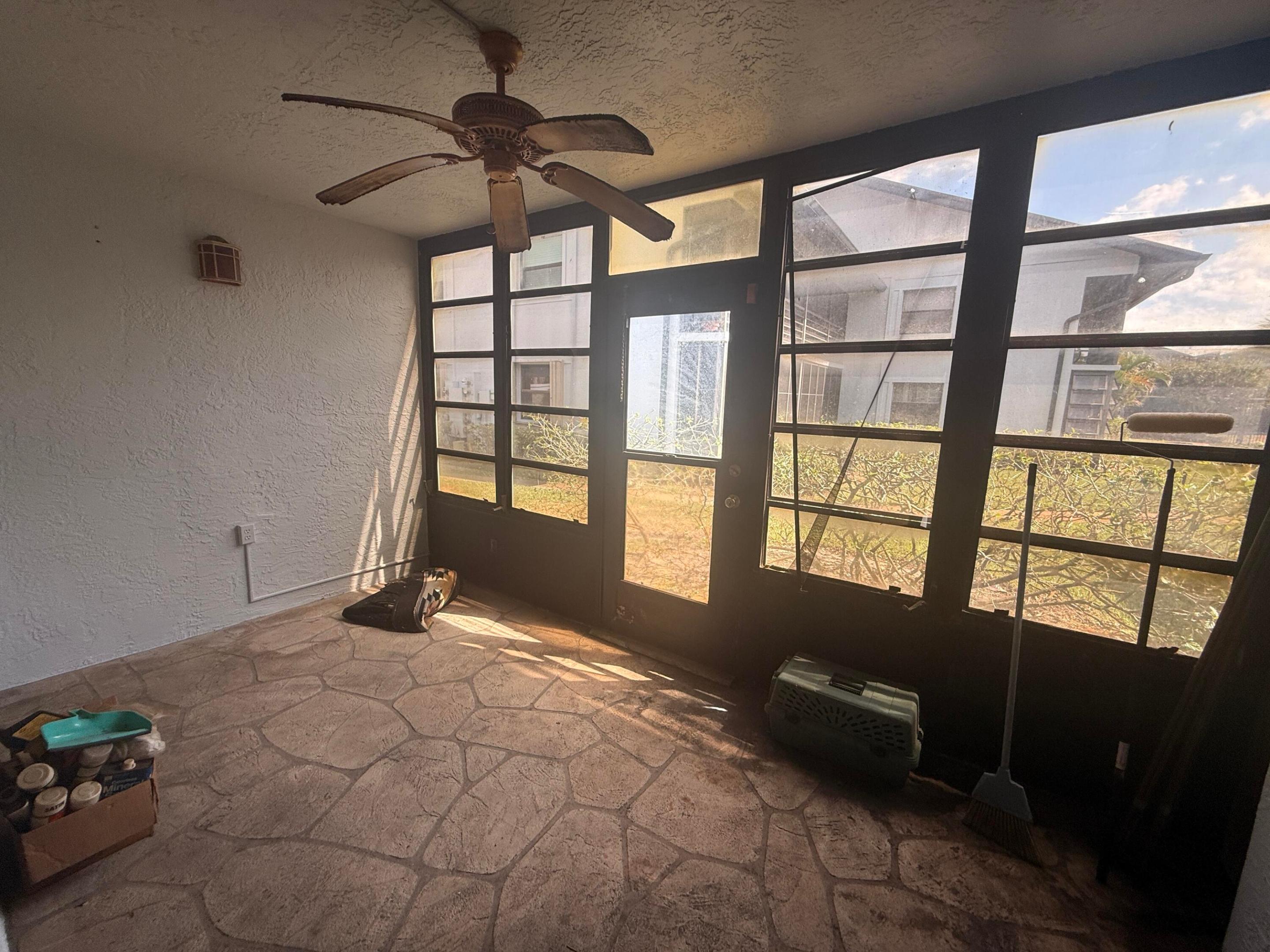 PARK SQUARE CONDO (AKA COUNTRY MEADOWS CONDO) - Residential