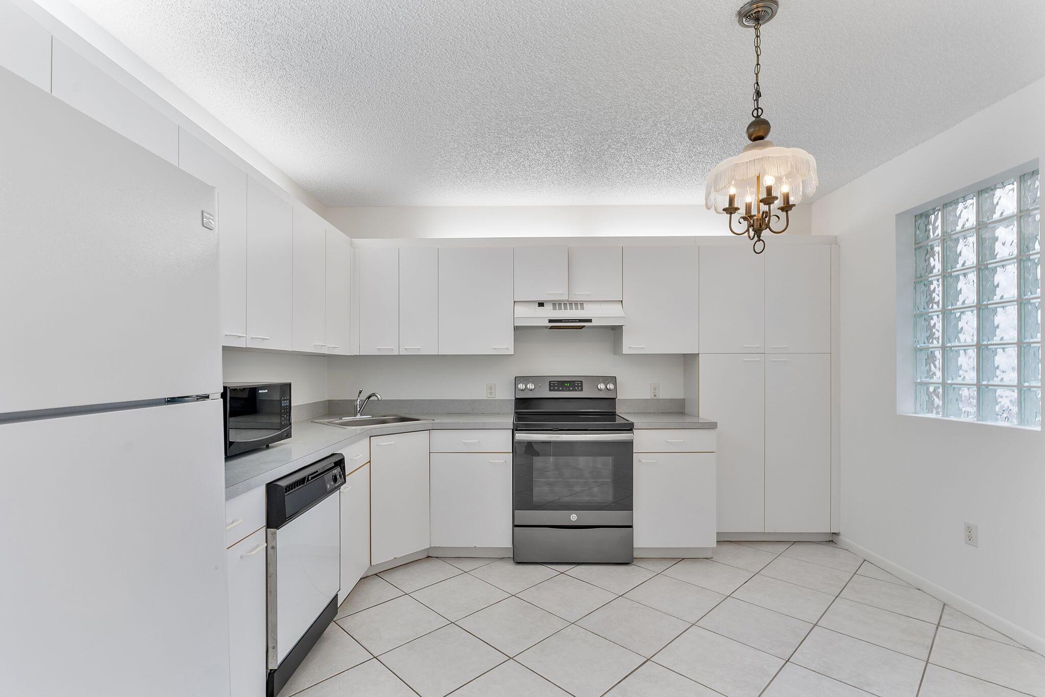 BAYPORT VILLAGE B CONDO - Residential