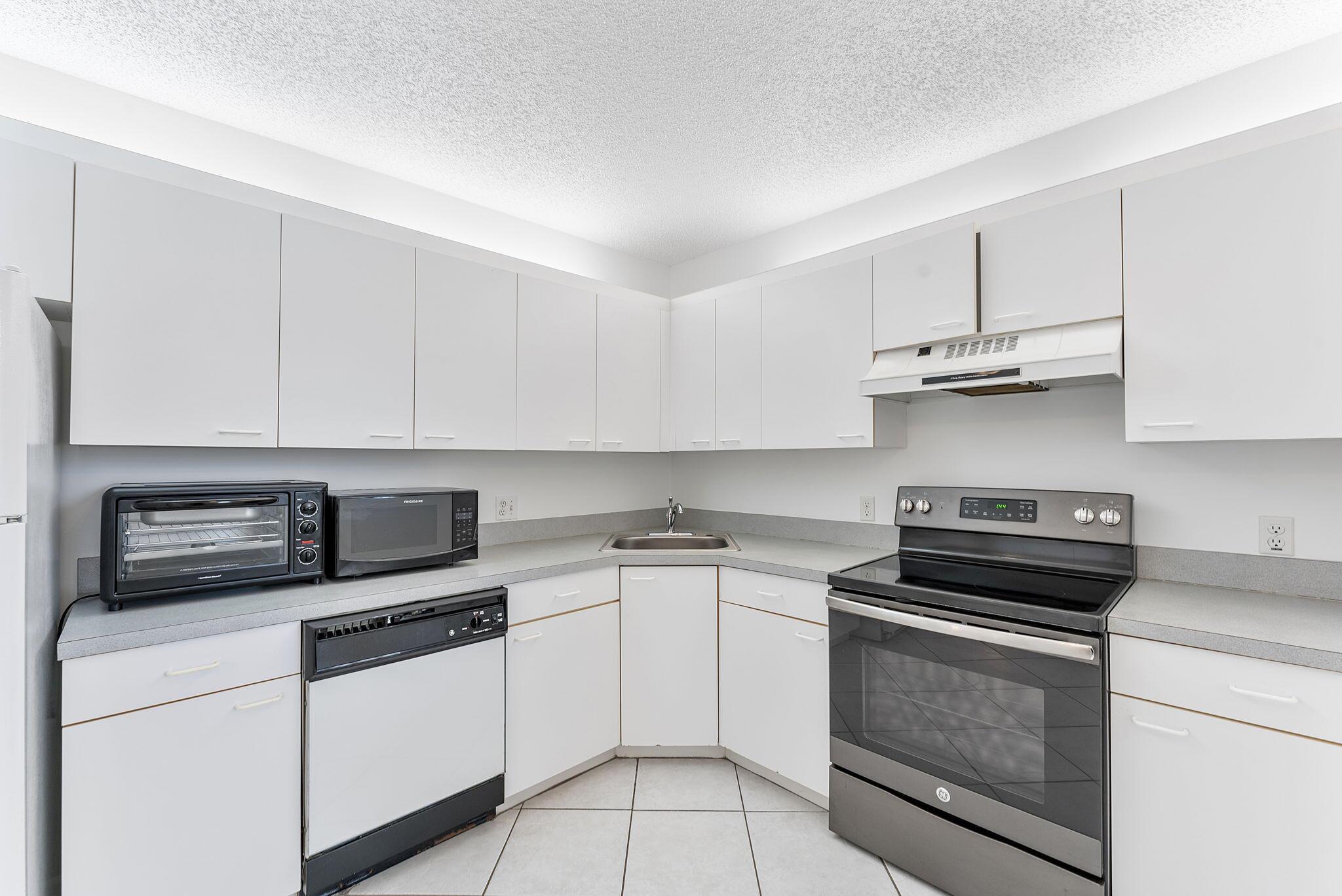BAYPORT VILLAGE B CONDO - Residential