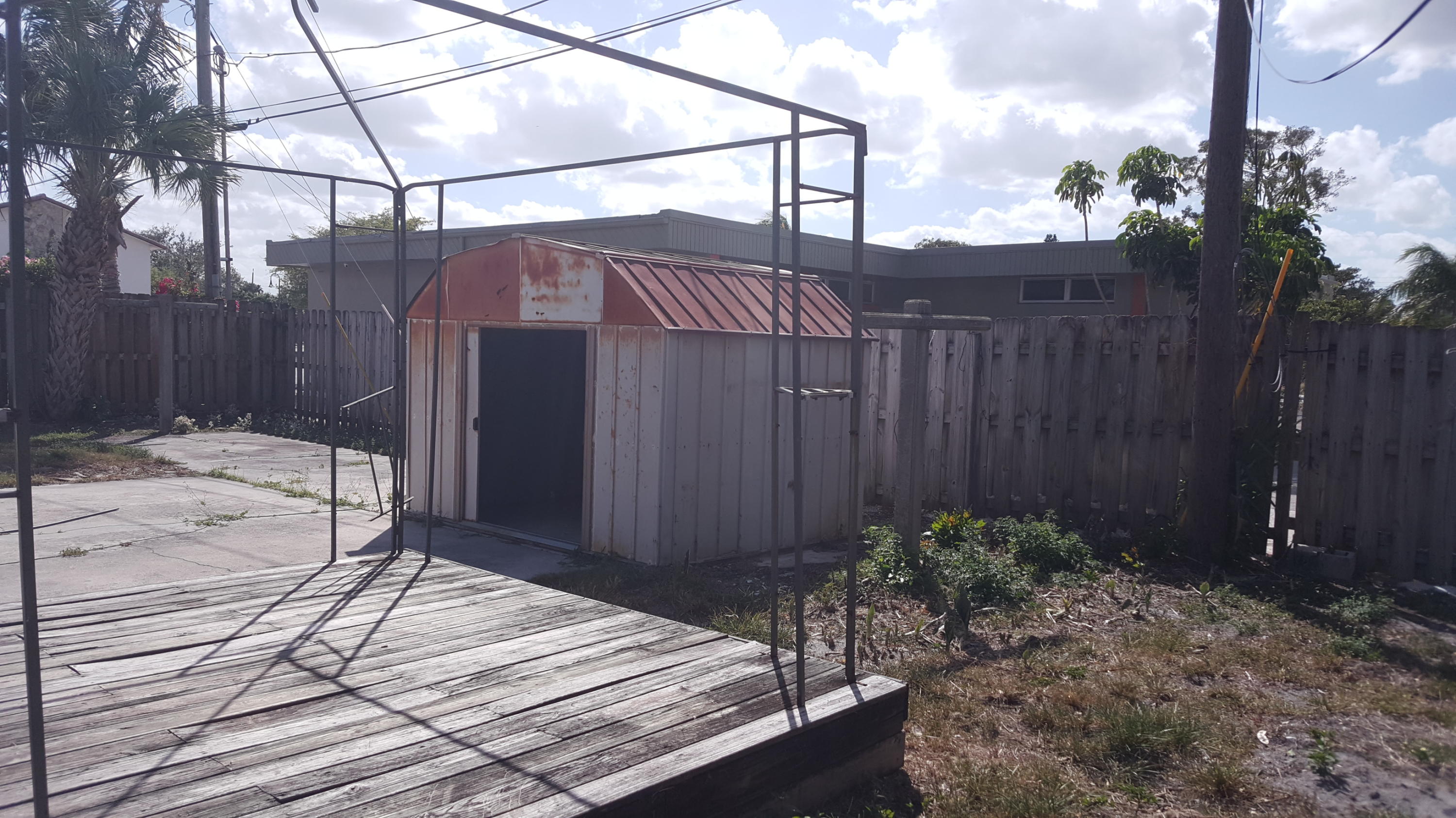 NORTH LAKE WORTH - Residential