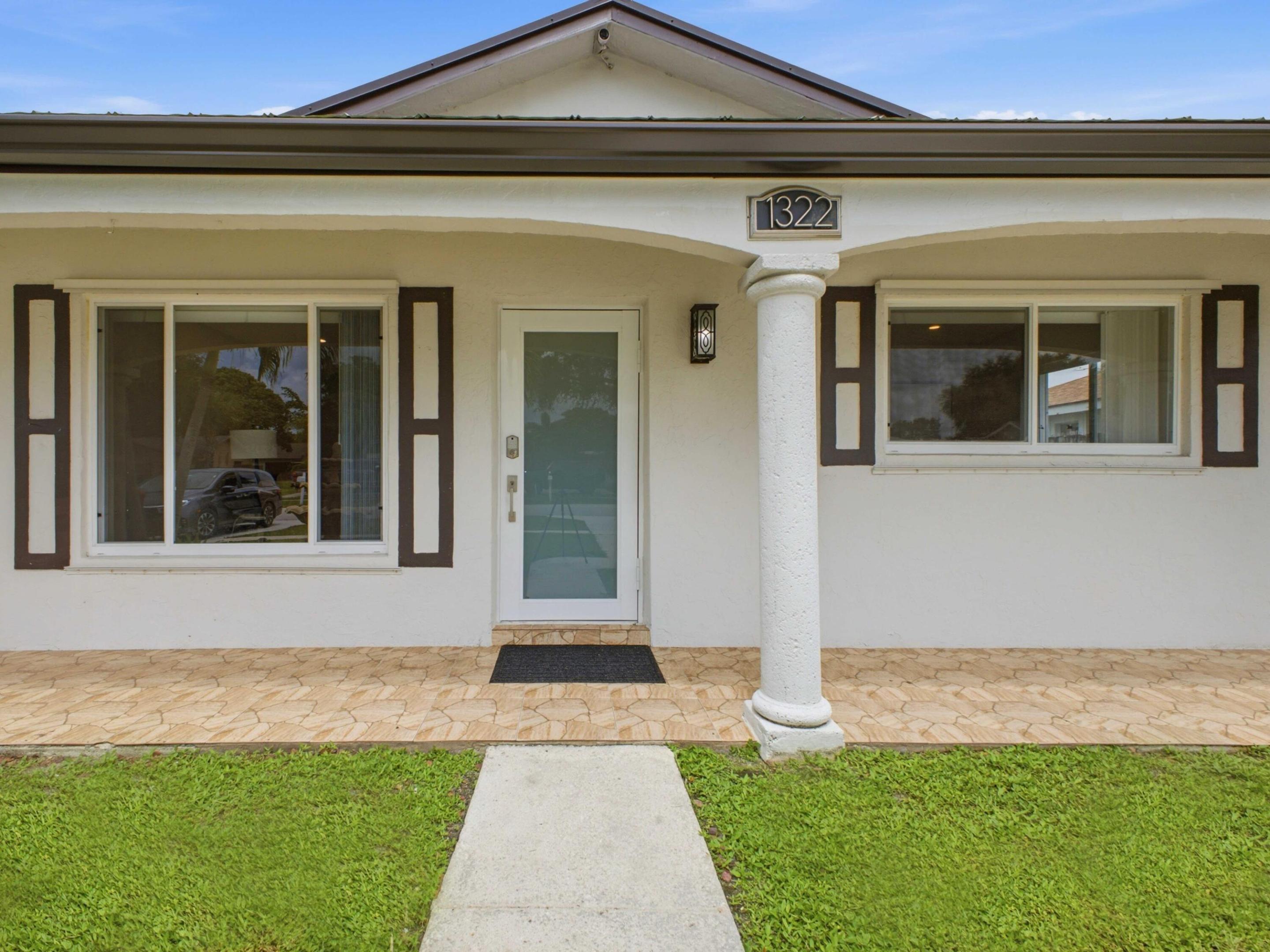 Properties 1320 RIVERSIDE Circle 1322