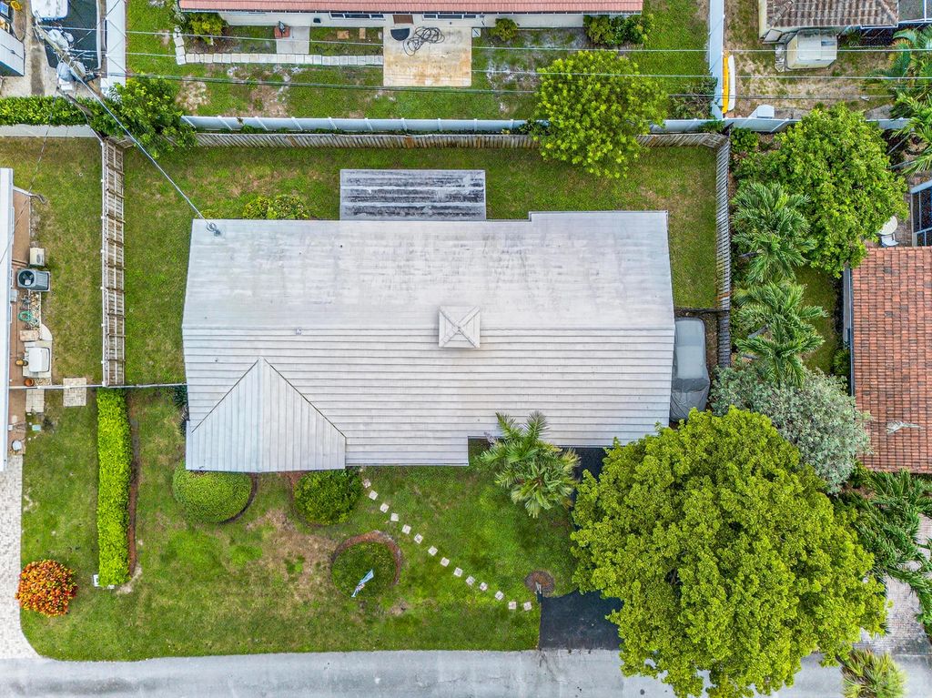 Photo of 2750 SE 3rd Street, Pompano Beach, FL 33062 (MLS # B26004956)