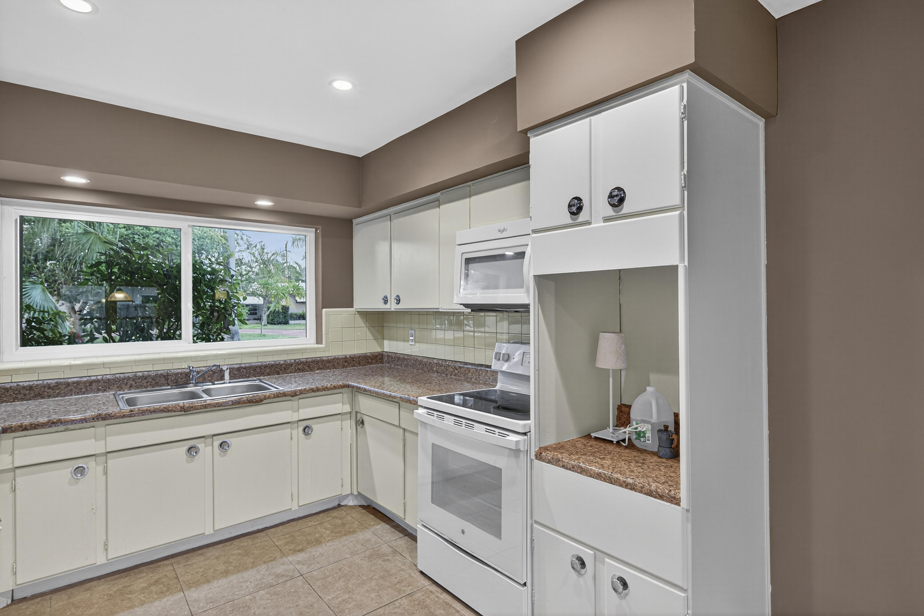 PALM RIDGE - Residential Lease