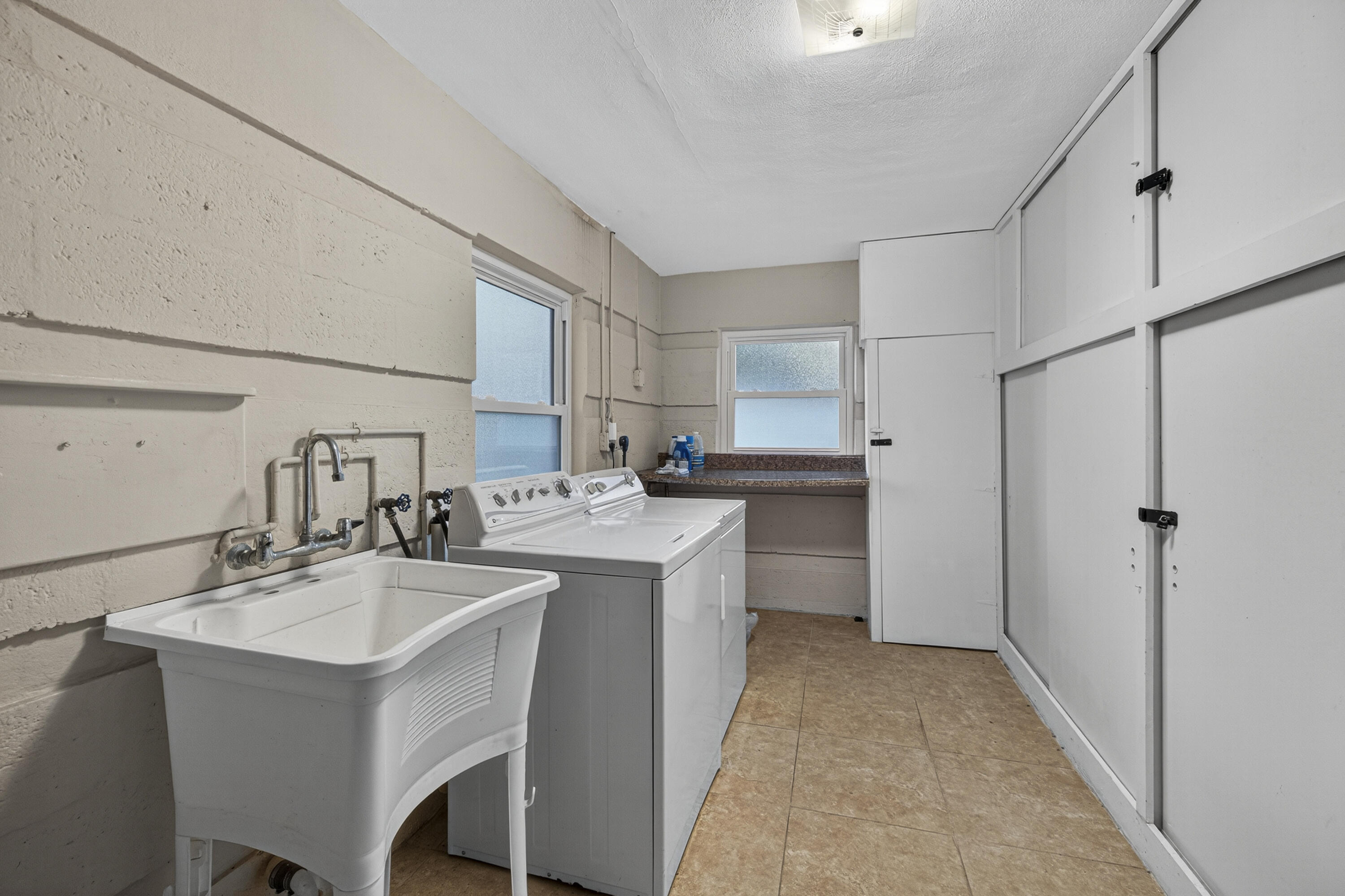 PALM RIDGE - Residential Lease