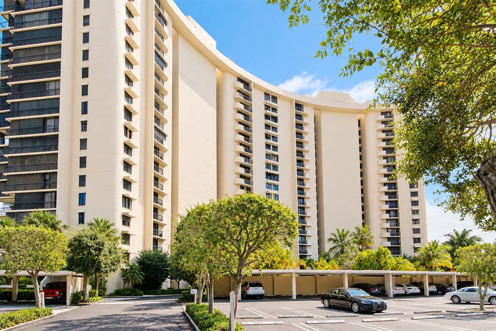 Photo of 2480 PRESIDENTIAL Way #802, West Palm Beach, FL 33401 (MLS # B26092370)