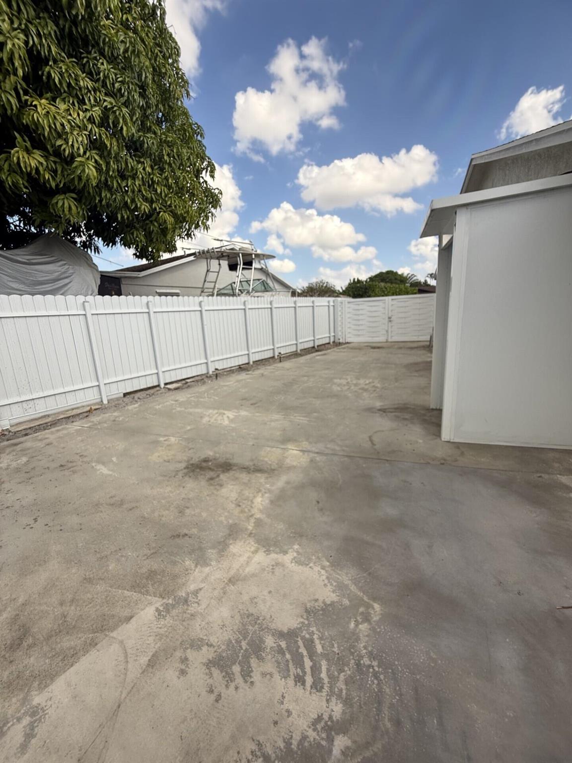 CAM ESTATES - Residential Lease