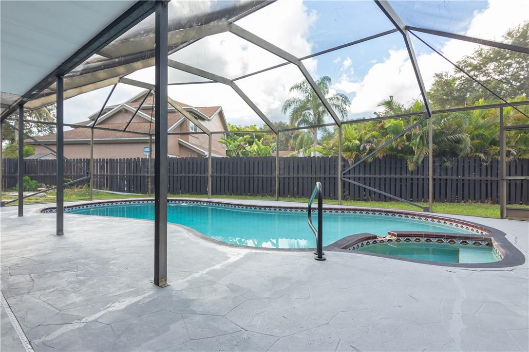 8645 SW 57th Mnr
