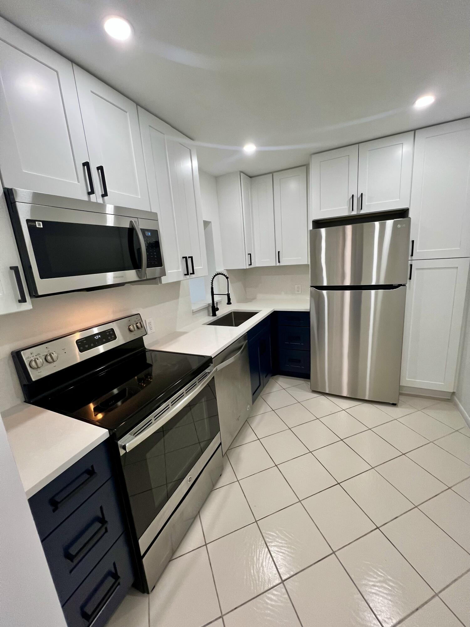 FOUNTAINS OF PALM BEACH CONDO 9 - Residential Lease