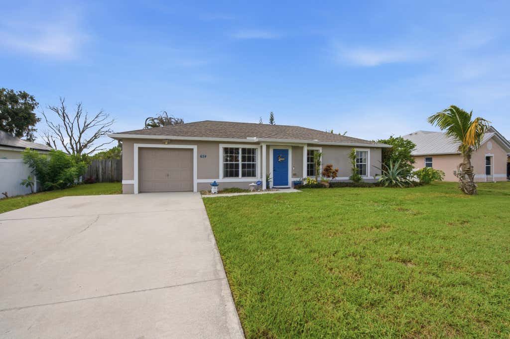 Photo of 674 SW LAKEHURST Drive, Port Saint Lucie, FL 34983 (MLS # B26058386)