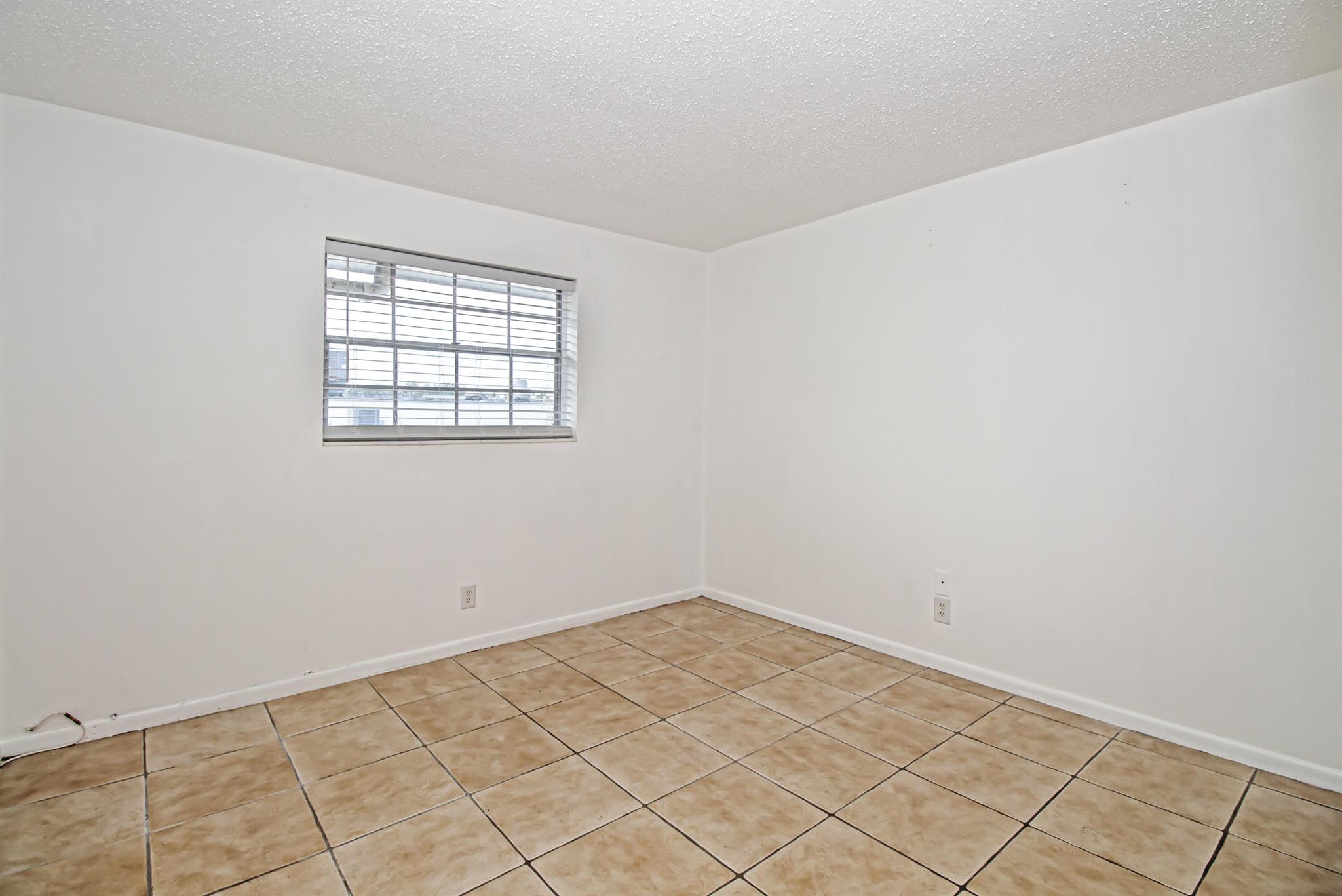 402 Lake Shore Drive 101