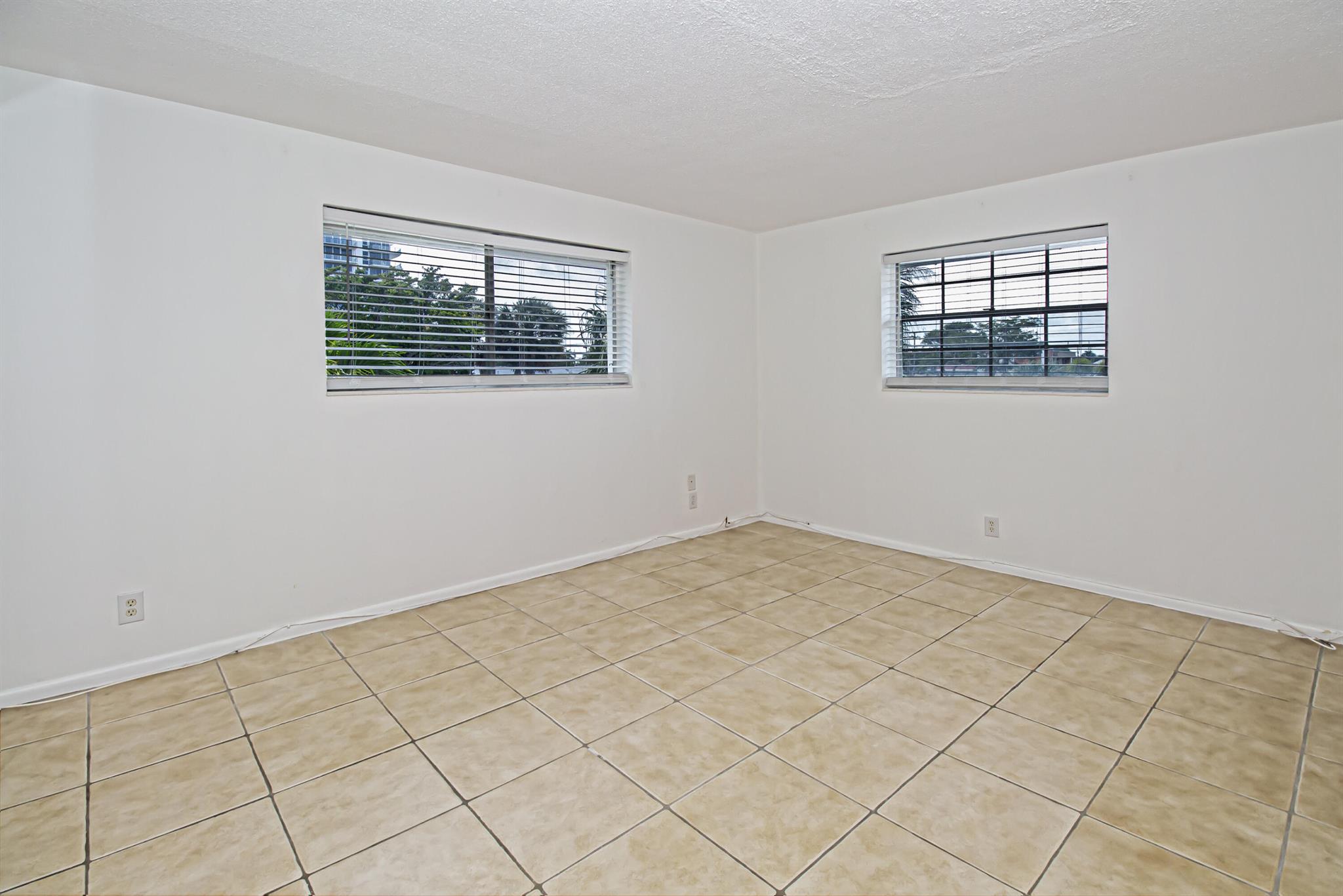 402 Lake Shore Drive 101