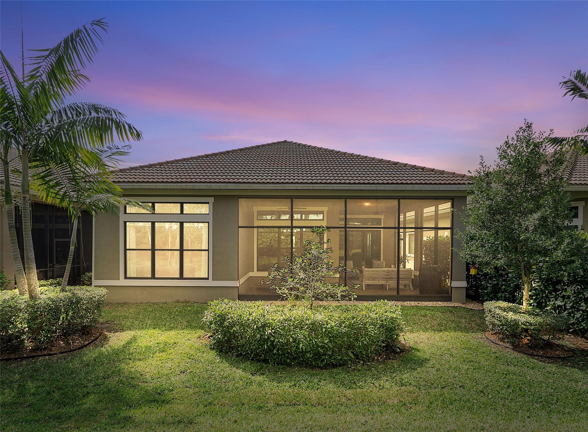 FOUR SEASONS - Residential