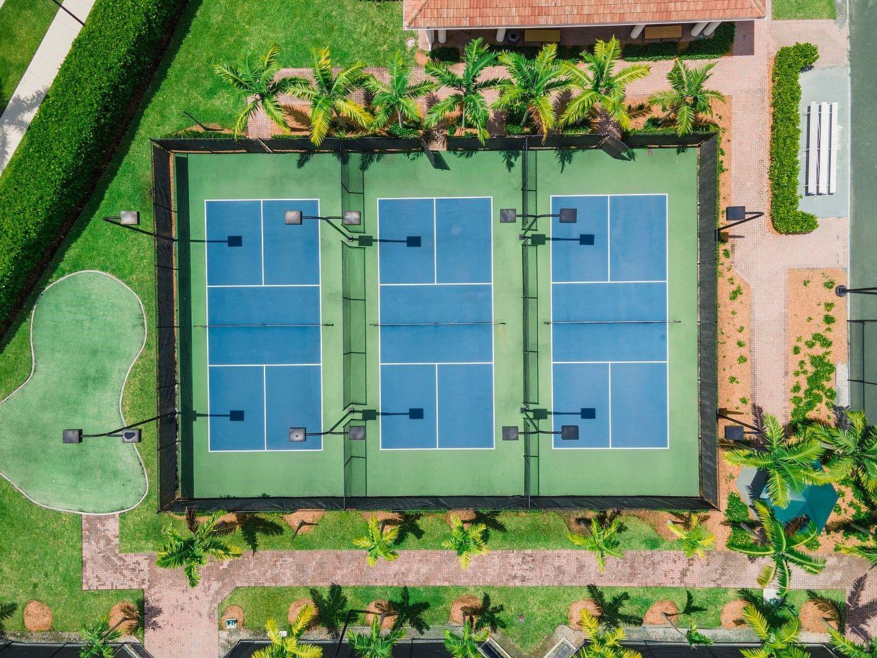 FOUR SEASONS - Residential