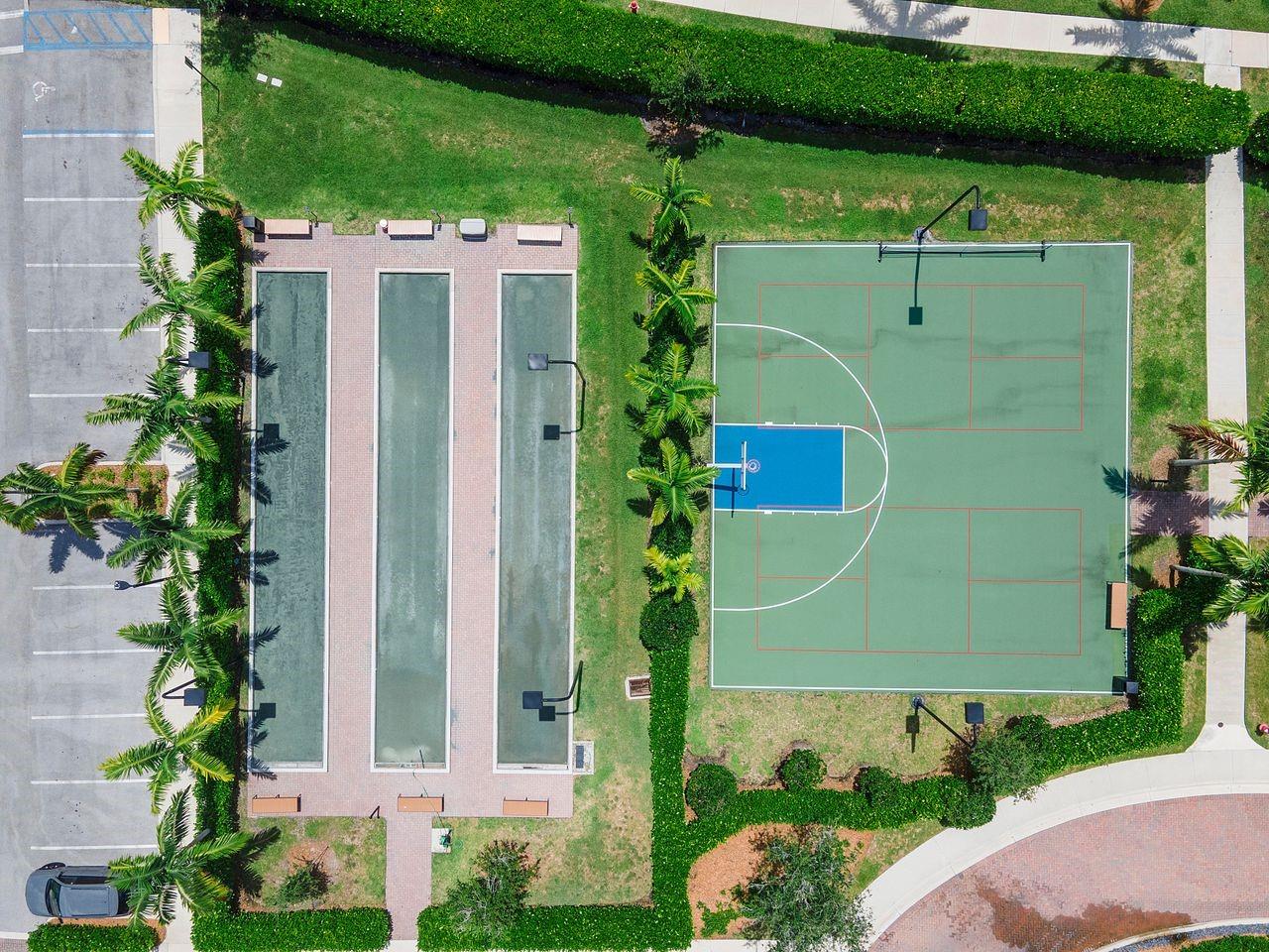 FOUR SEASONS - Residential