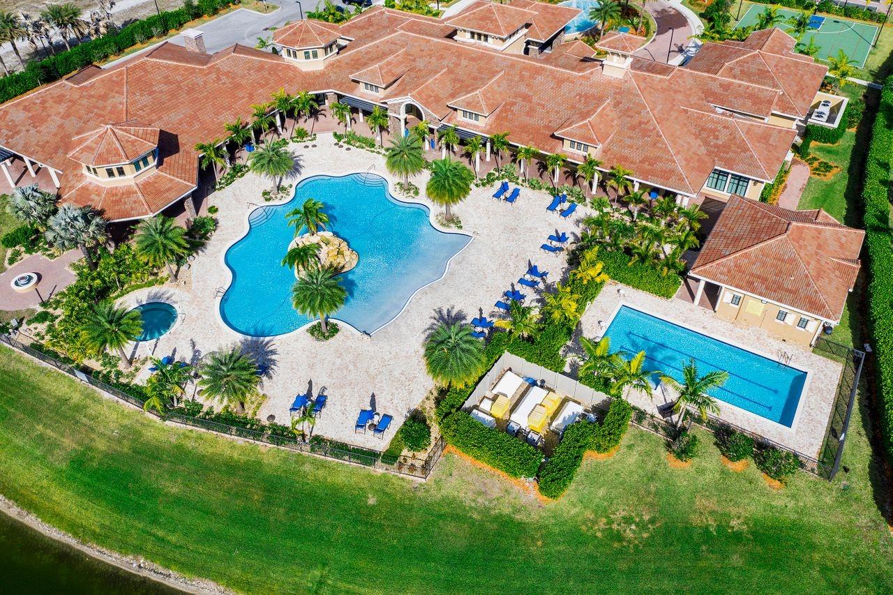 FOUR SEASONS - Residential