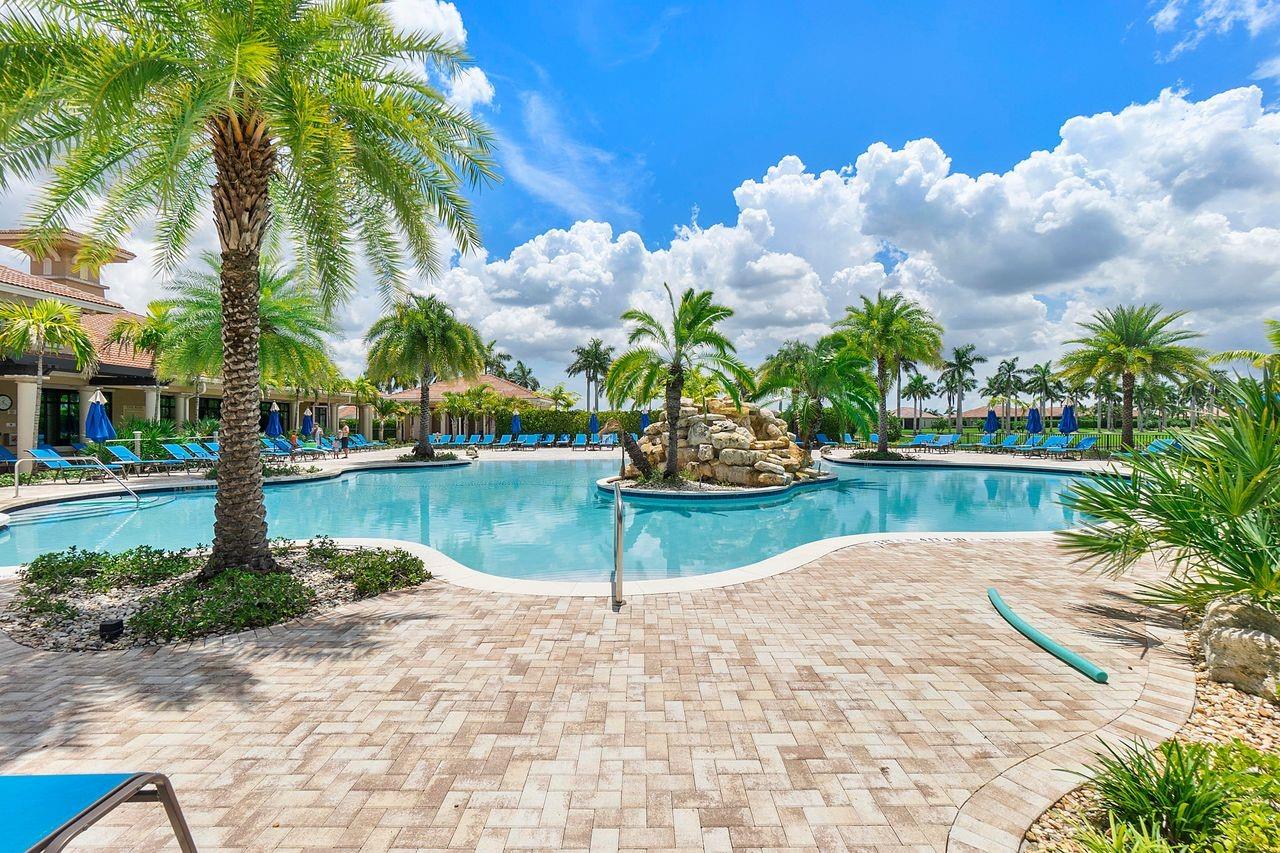 FOUR SEASONS - Residential