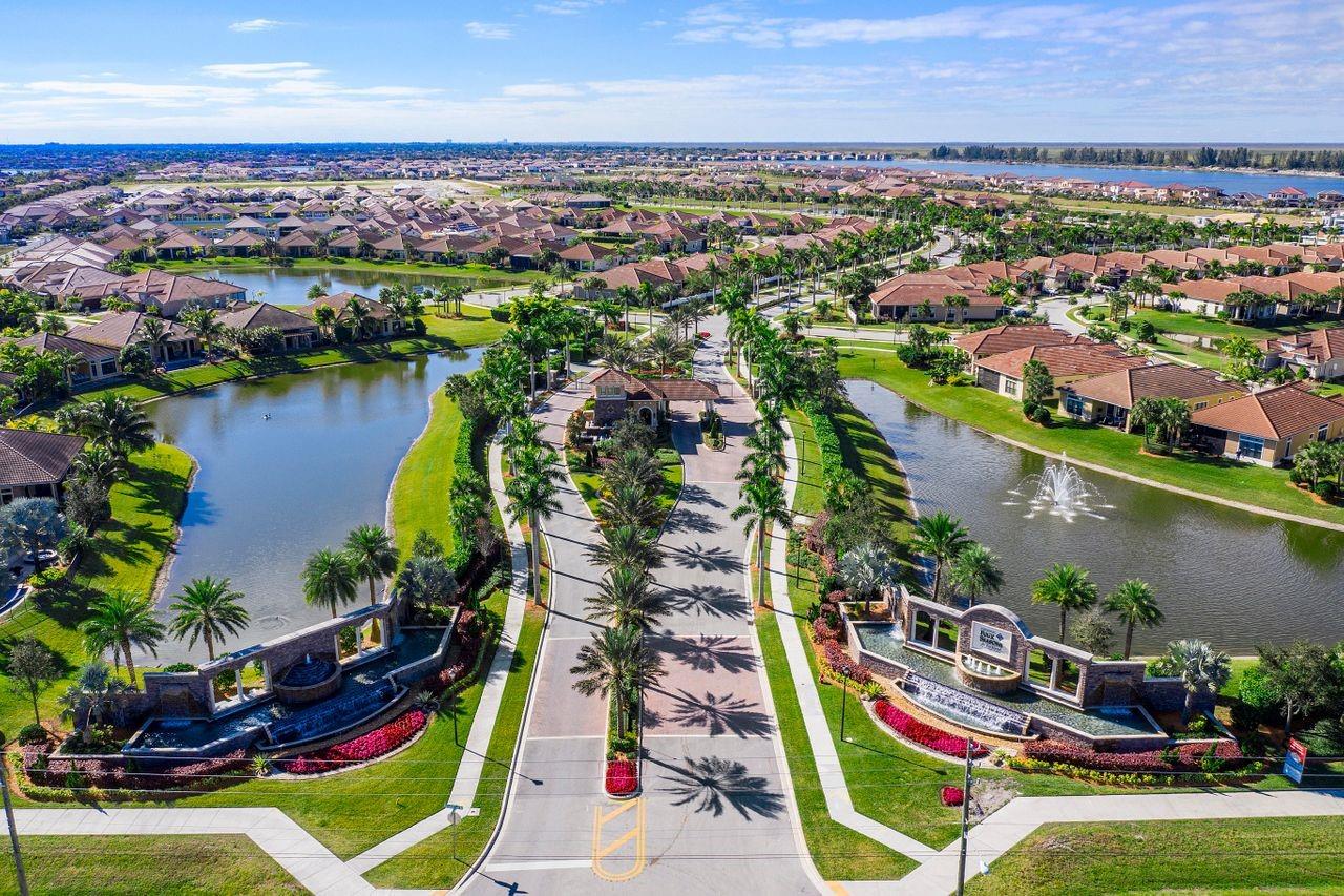 FOUR SEASONS - Residential