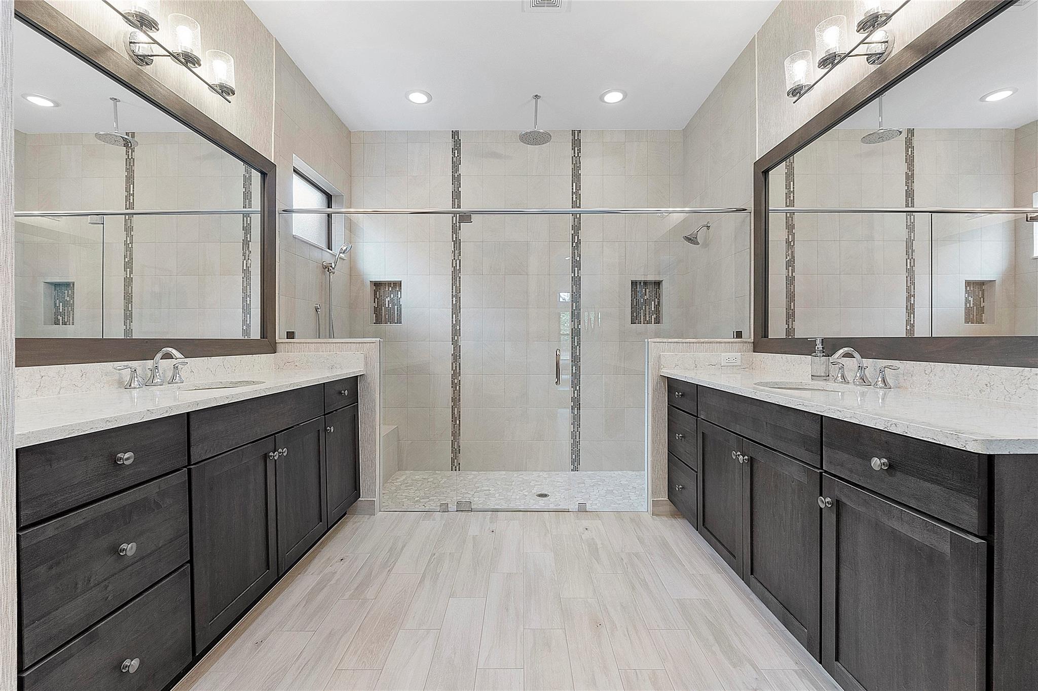 FOUR SEASONS - Residential