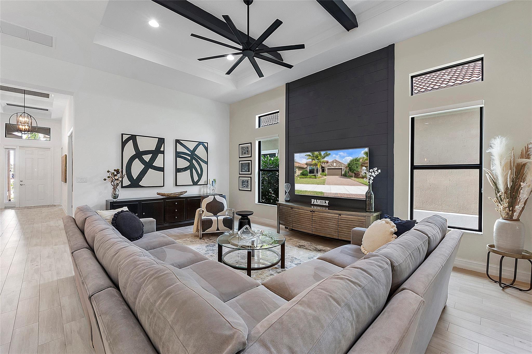 FOUR SEASONS - Residential