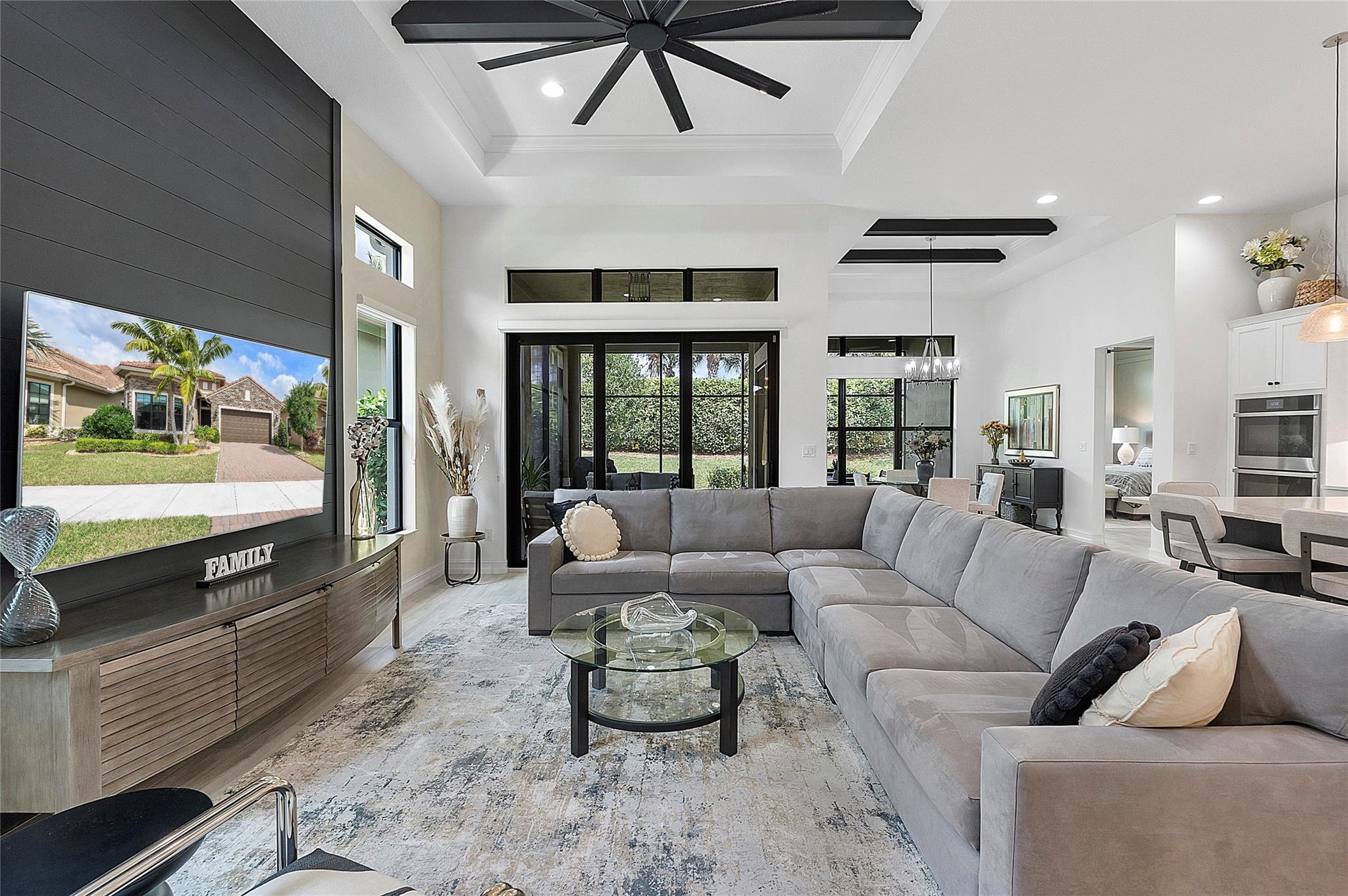 FOUR SEASONS - Residential