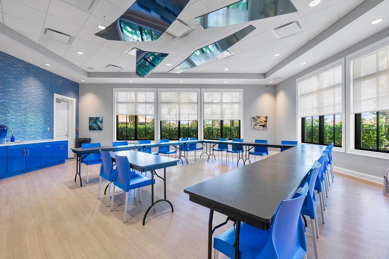 FOUR SEASONS - Residential