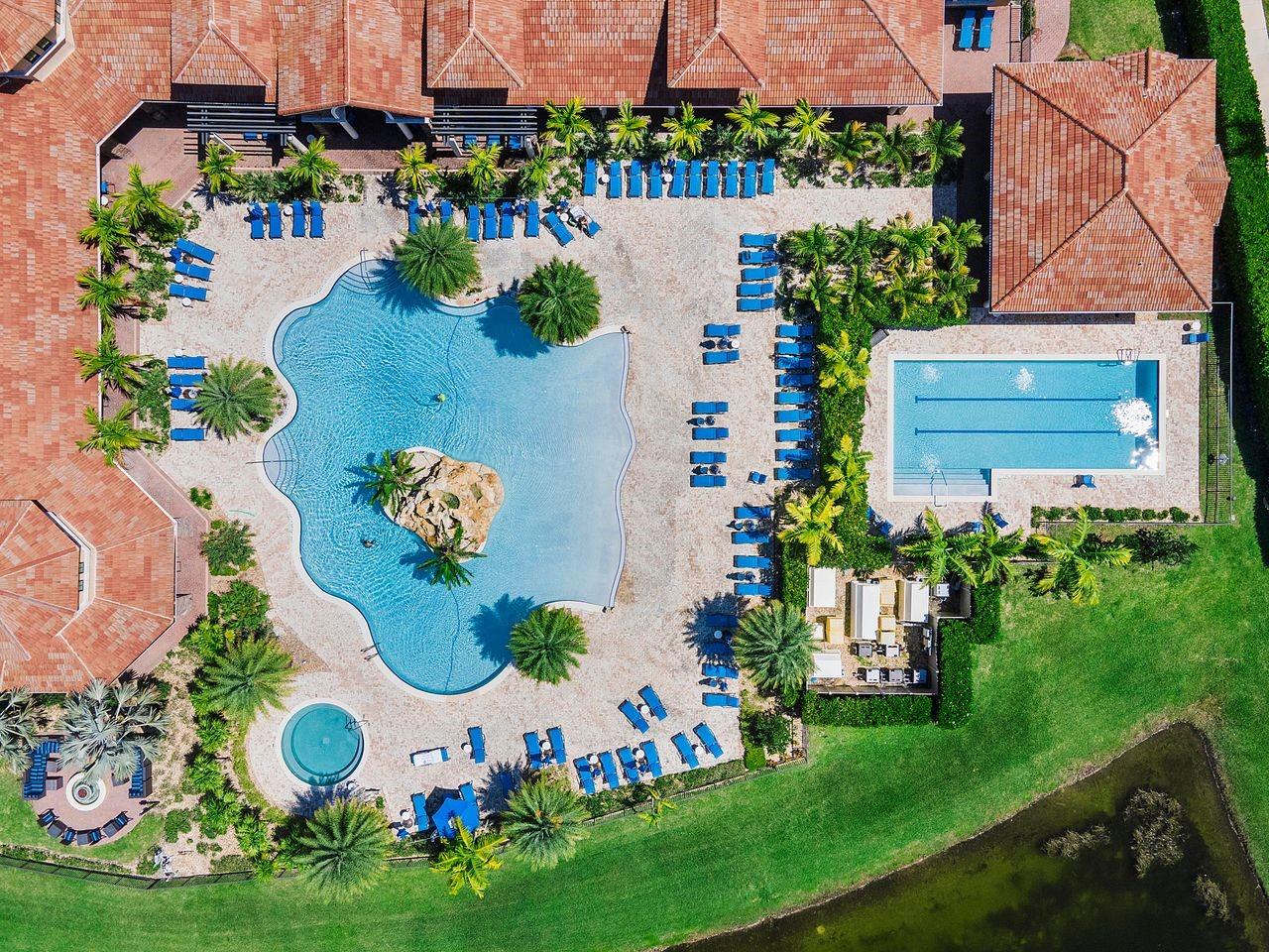 FOUR SEASONS - Residential