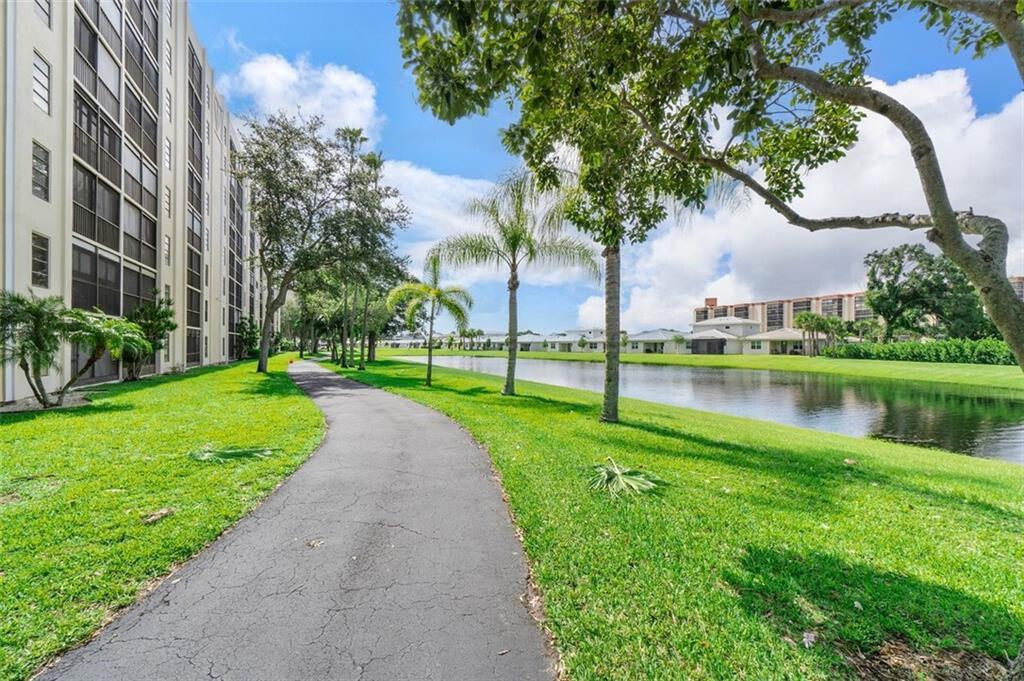 HUNTINGTON LAKES SEC FIVE - Residential