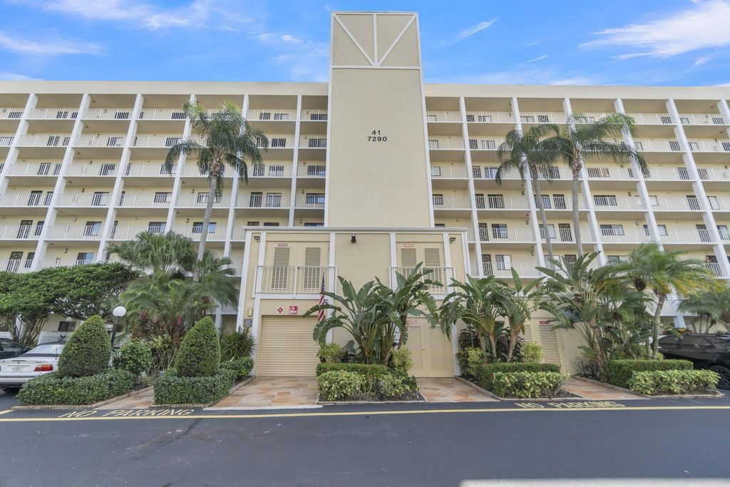 Photo of 7290 Kinghurst Drive #406, Delray Beach, FL 33446 (MLS # R11134767)