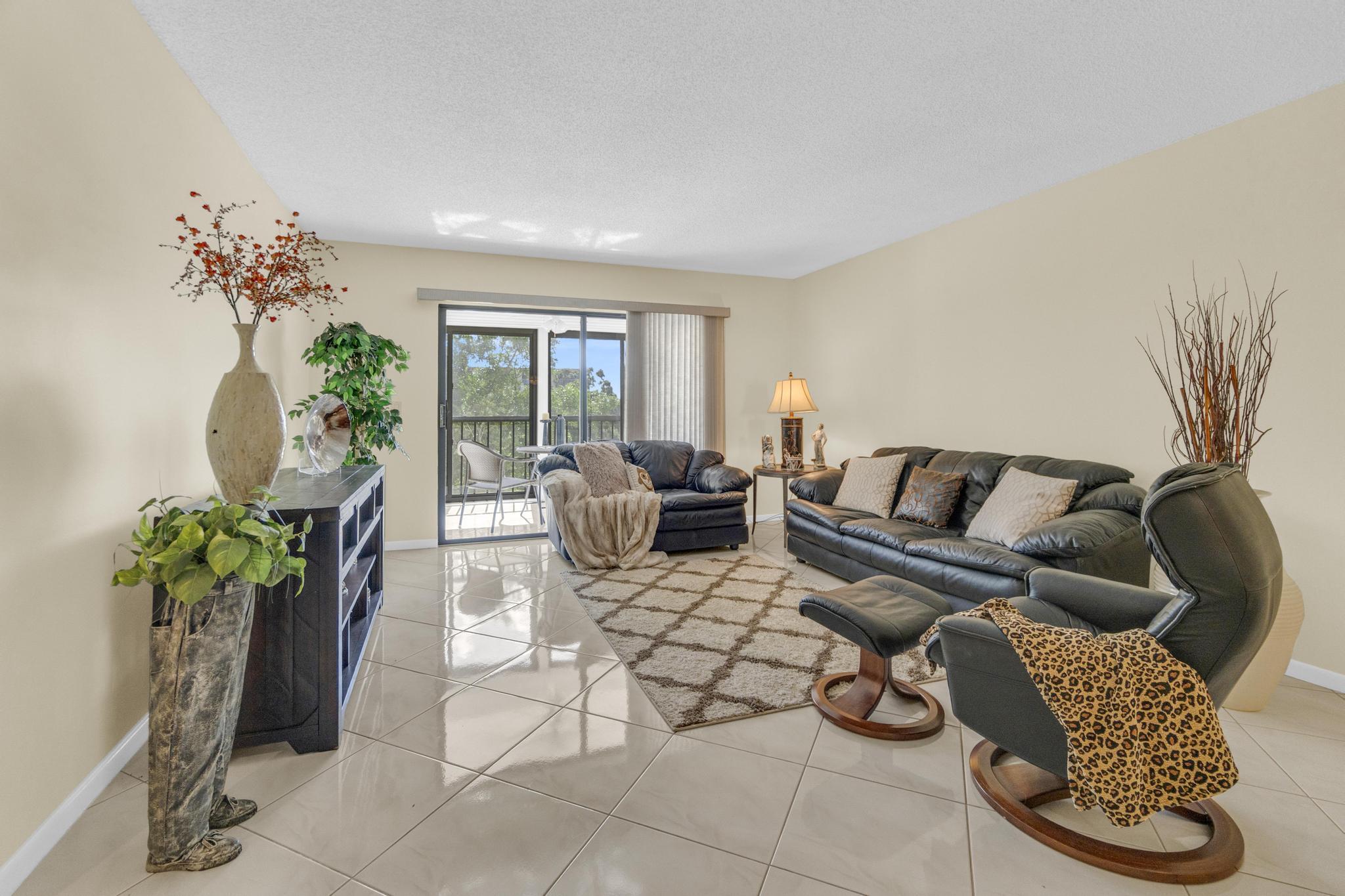 HUNTINGTON LAKES SEC FIVE - Residential