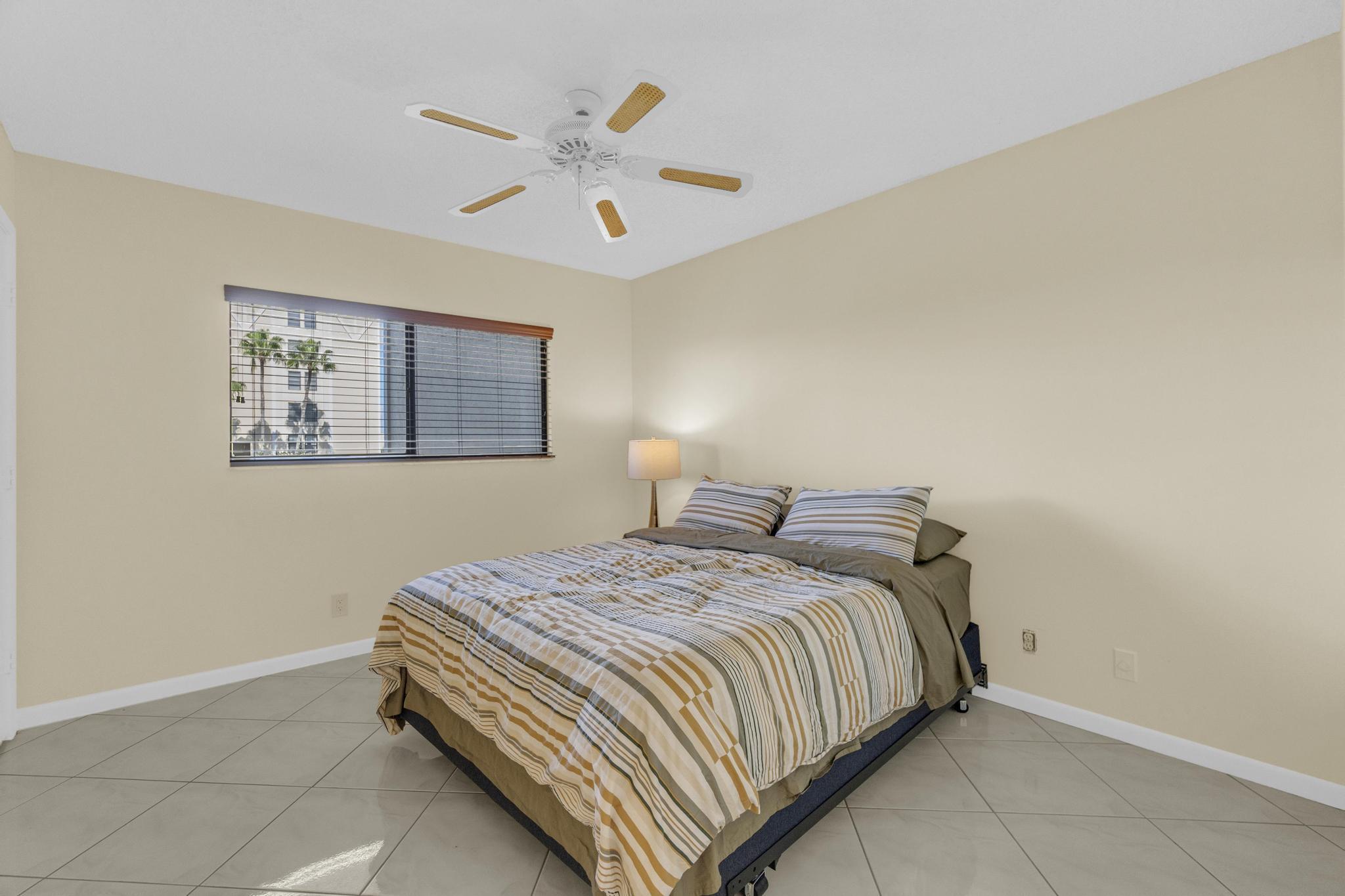 HUNTINGTON LAKES SEC FIVE - Residential