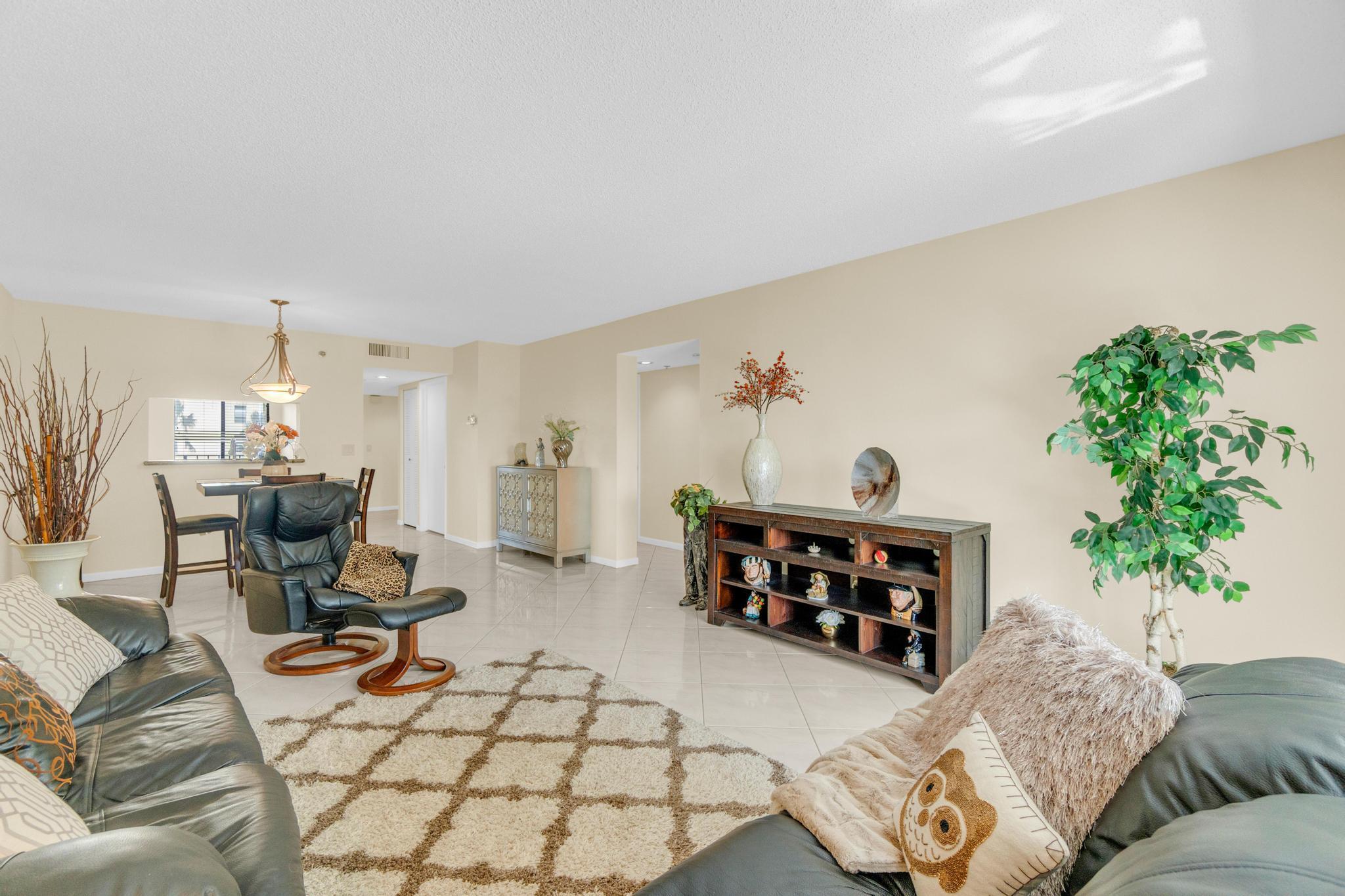 HUNTINGTON LAKES SEC FIVE - Residential