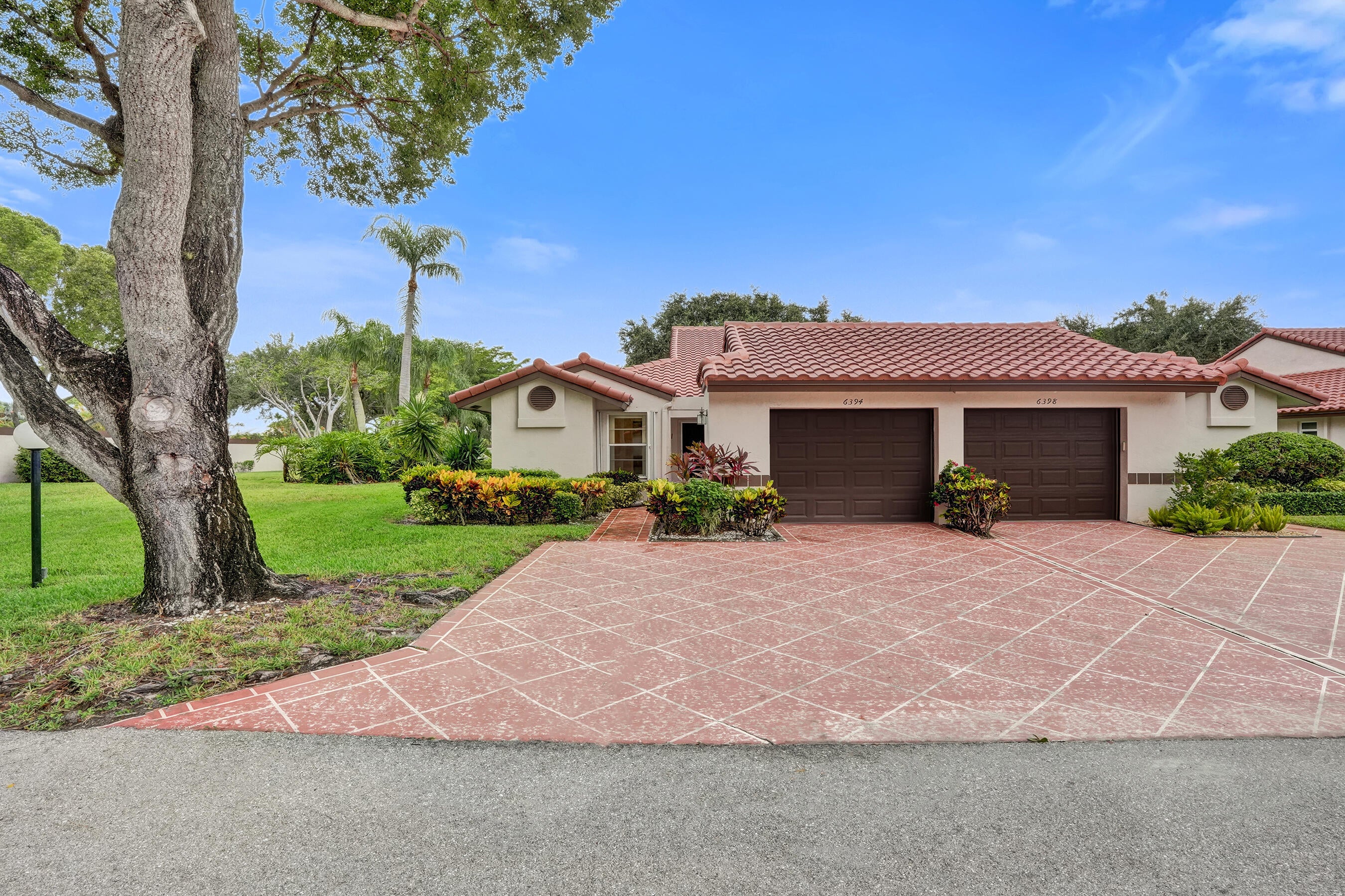 6394 POINTE PLEASANT Circle