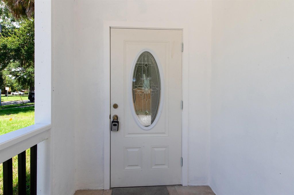 Photo of 724 S 11th Street, Fort Pierce, FL 34950 (MLS # R10998382)