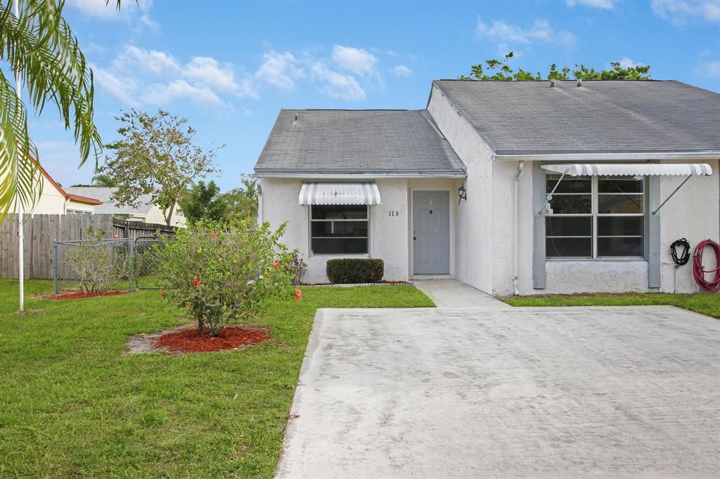 Photo of 113 Pinewood Court, Jupiter, FL 33458 (MLS # R10703635)