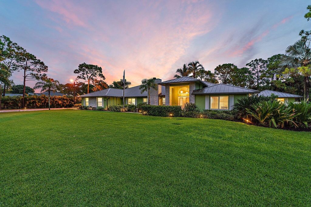 Photo of 15864 72nd Drive N, Palm Beach Gardens, FL 33418 (MLS # R11003589)