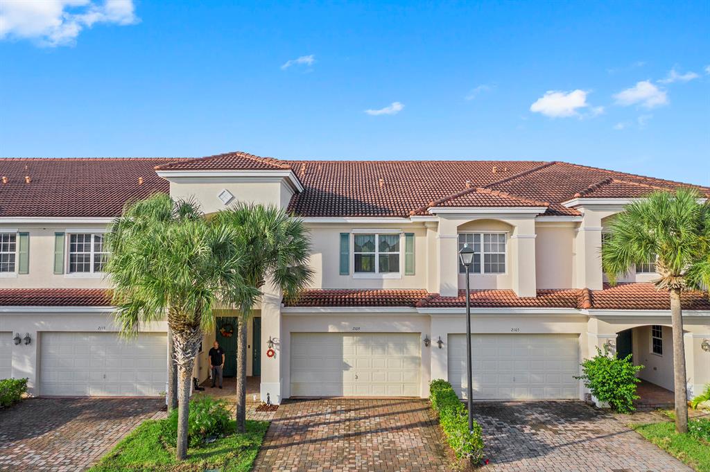 THIRD REPLAT OF PORTOFINO ISLES - Residential