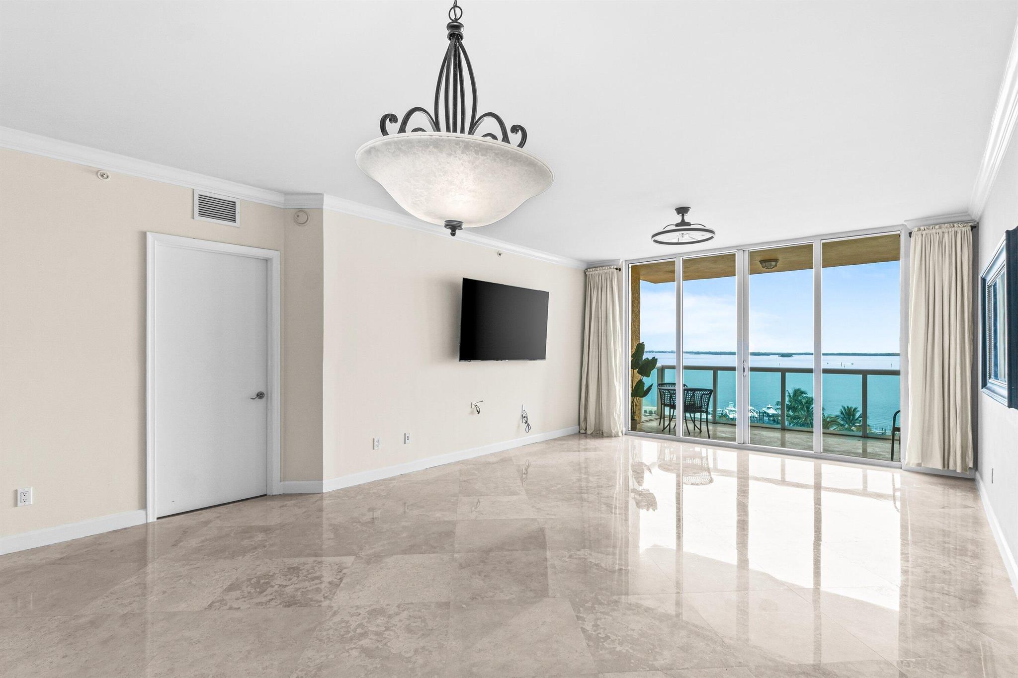 MARINA GRANDE RIVIERA BEA - Residential