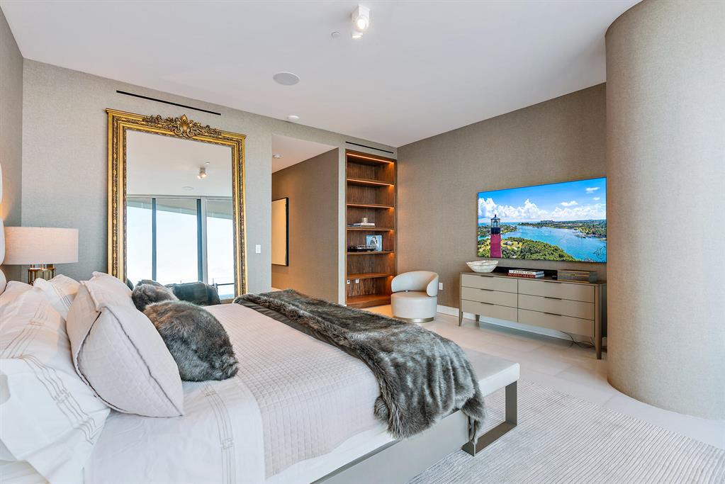 BRISTOL CONDO - Residential