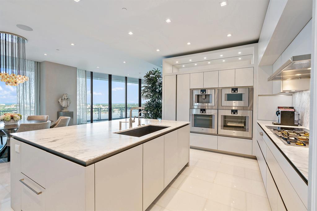 BRISTOL CONDO - Residential