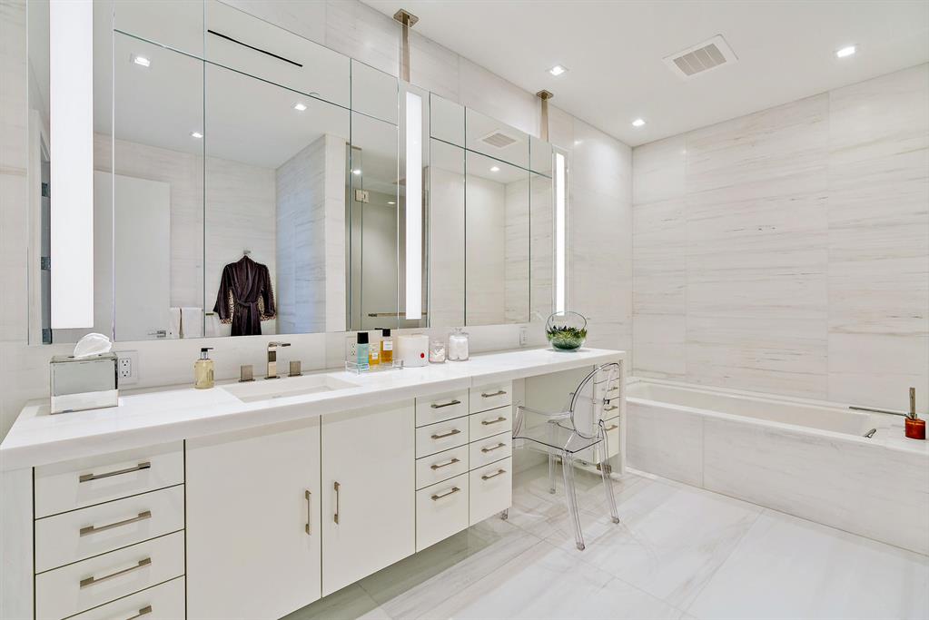 BRISTOL CONDO - Residential