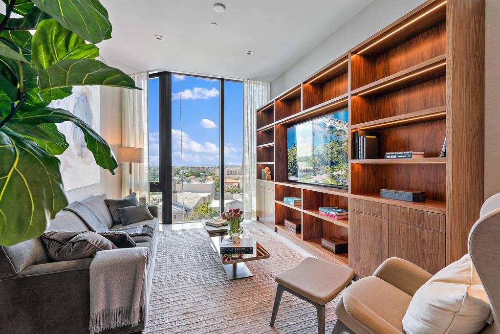 BRISTOL CONDO - Residential