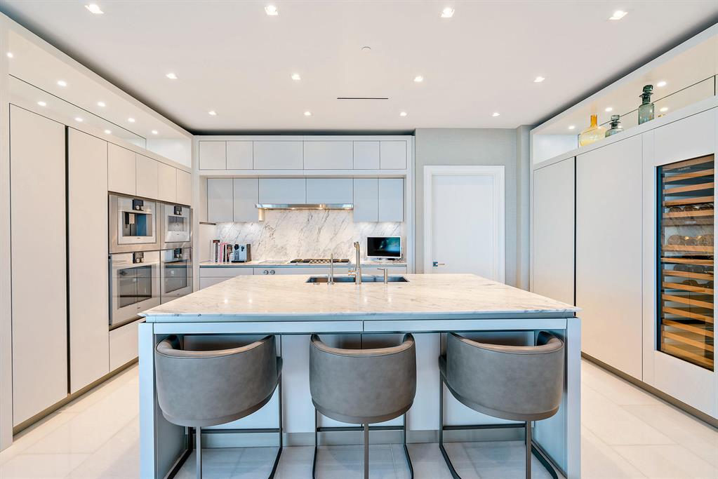 BRISTOL CONDO - Residential