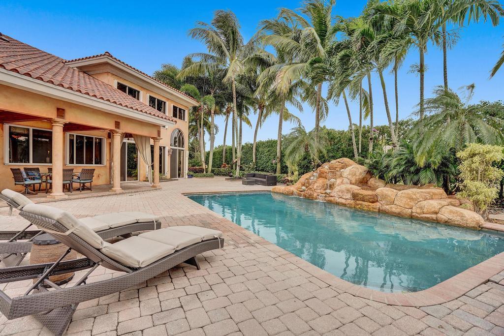 WOODFIELD HUNT CLUB II - Residential