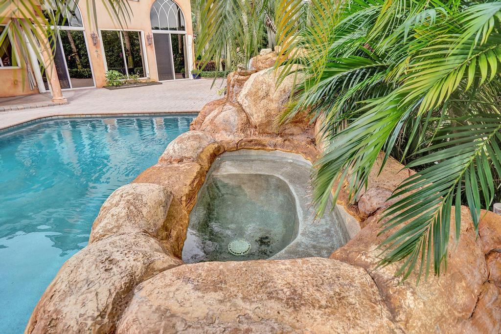 WOODFIELD HUNT CLUB II - Residential